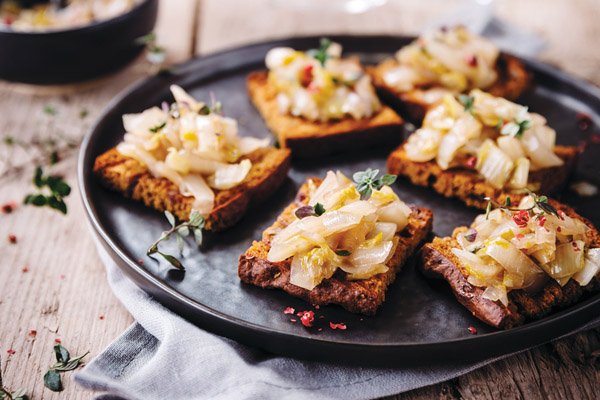 Spice cake toast with candied chicory - Vondelmolen