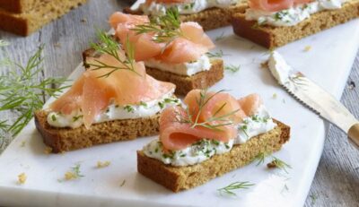 peperkoek toast gerookte zalm kruidenkaas