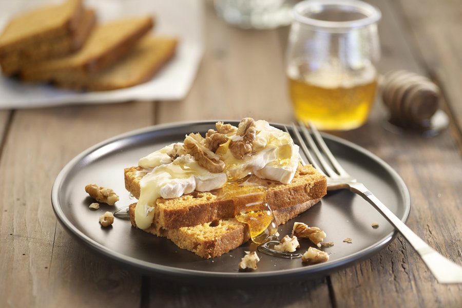 Spice cake with Camembert, walnut and honey - Vondelmolen